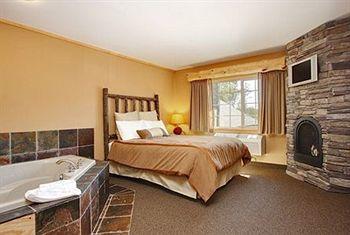 Whitefish Lodge And Suites Cross Lake Екстериор снимка