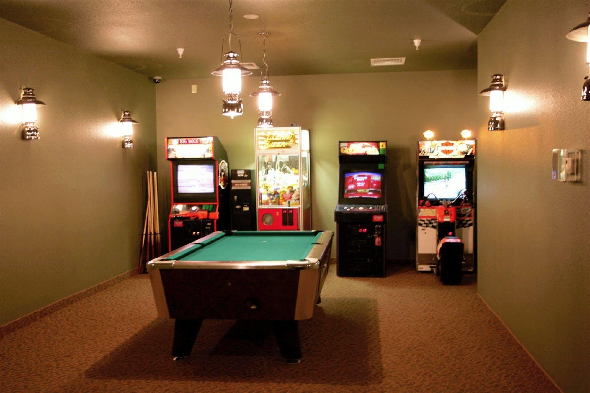 Whitefish Lodge And Suites Cross Lake Екстериор снимка